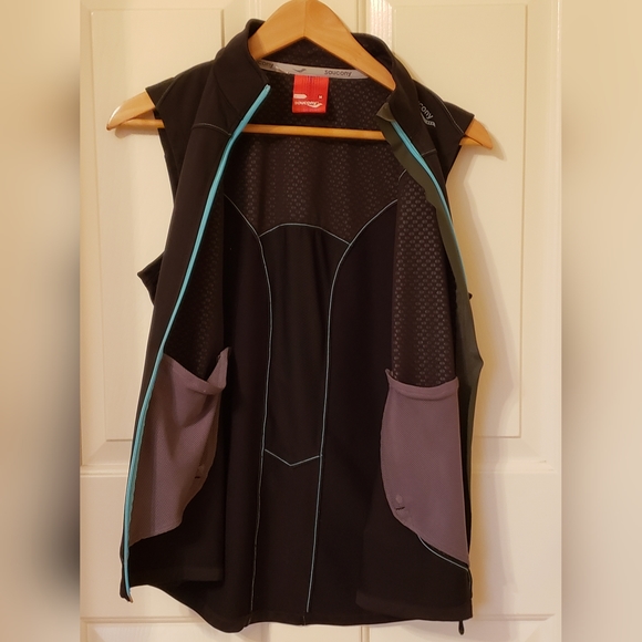 Saucony womens running vest - Picture 5 of 7
